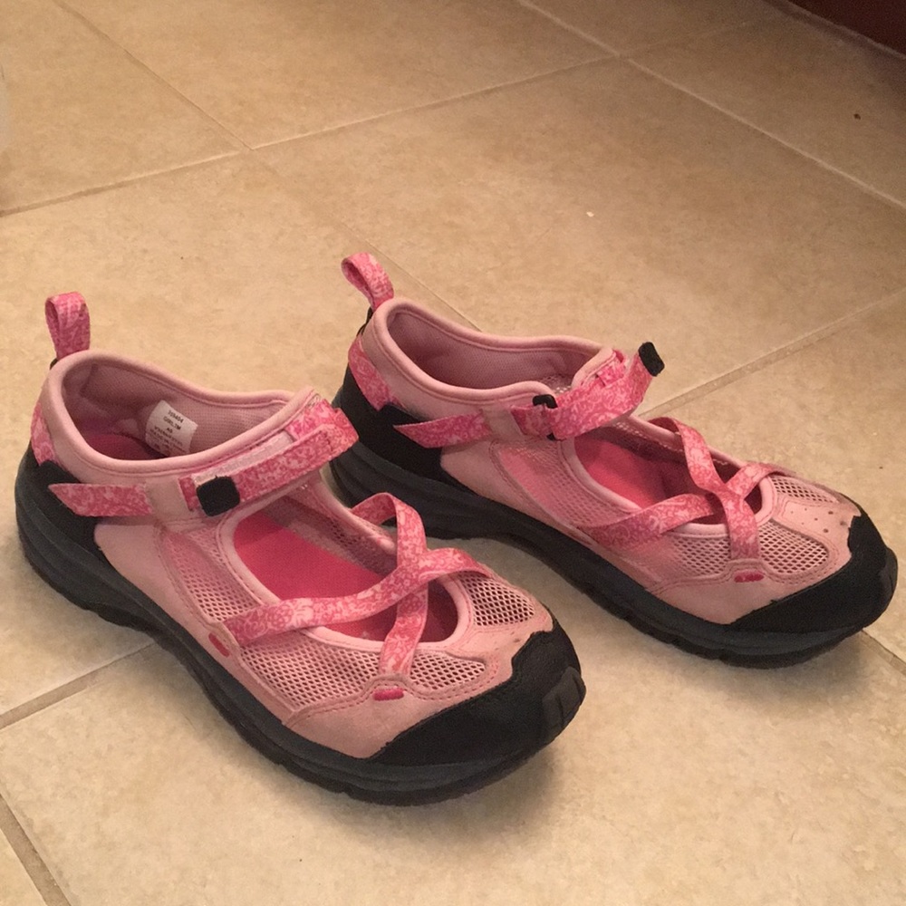 Pink little girl lands end slip on shoes